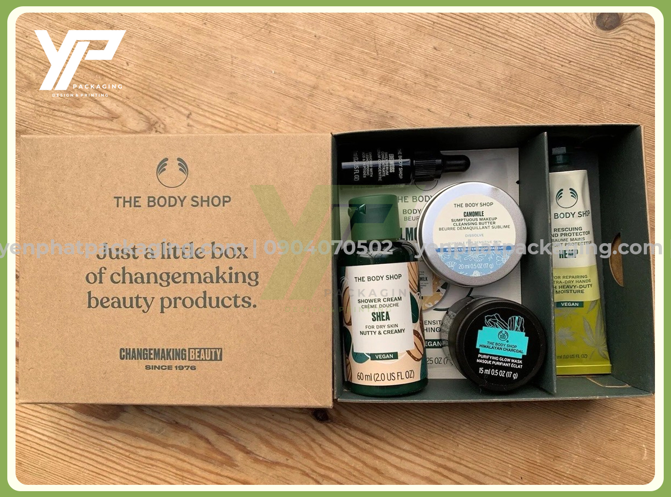 Thiết kế hộp giấy kraft đựng bộ mỹ phẩm của The Body Shop mang dấu ấn thương hiệu